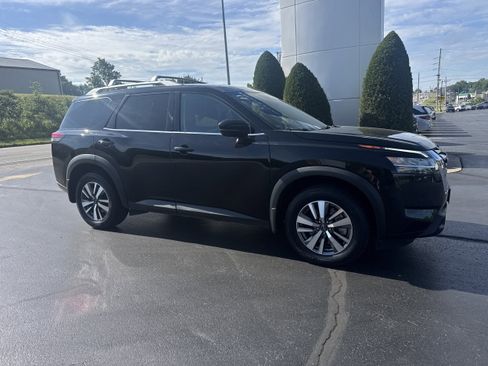 Used 2024 Nissan Pathfinder SL AWD/4WD image 1