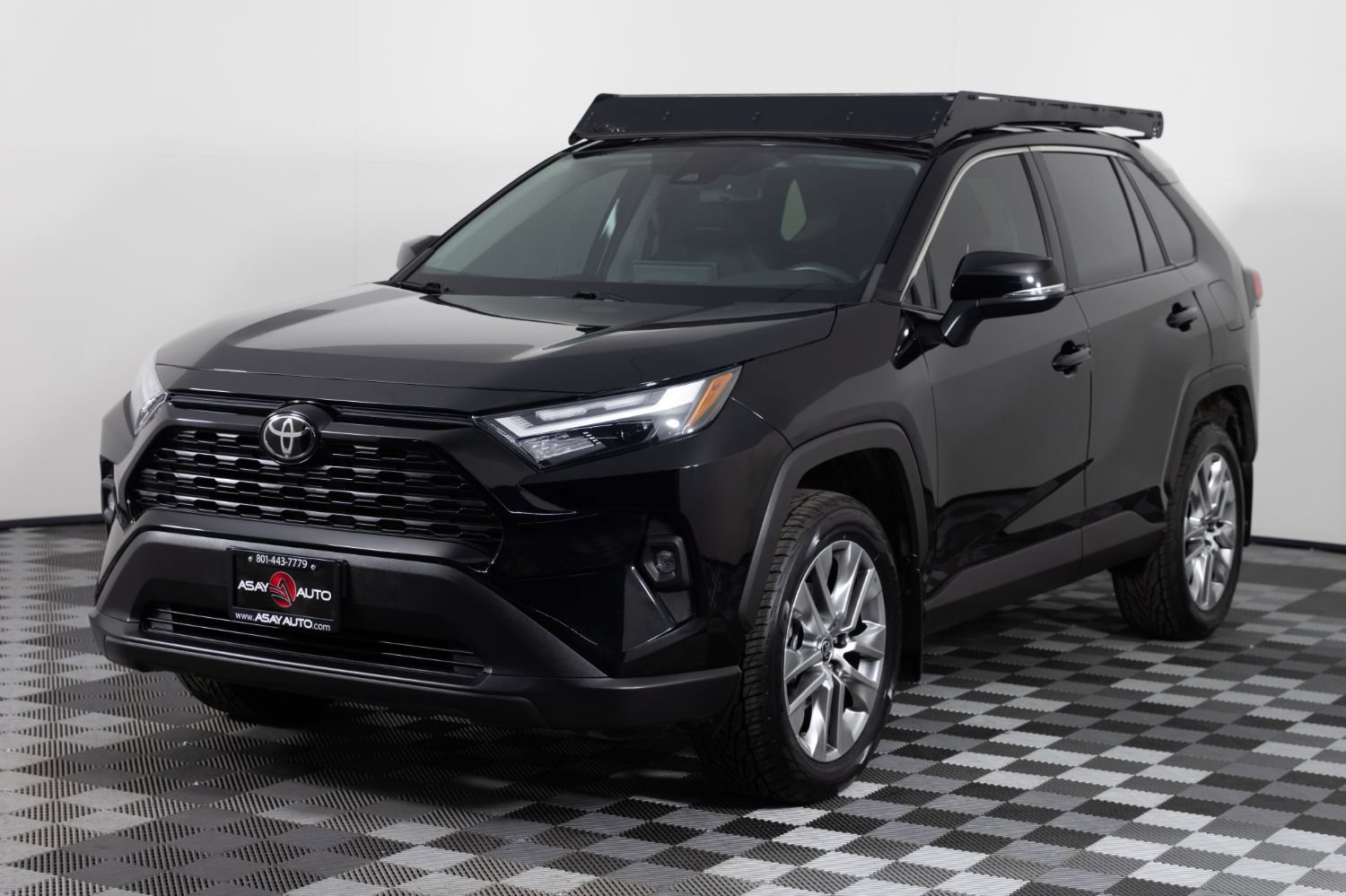 Used 2022 Toyota RAV4 XLE Premium AWD/4WD image 2