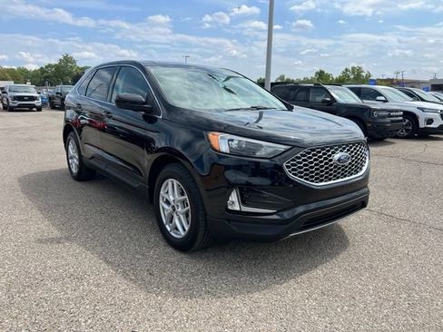 Certified 2023 Ford Edge SEL w/ Convenience Package AWD/4WD image 3
