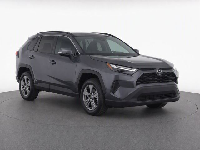 Used 2025 Toyota RAV4 XLE AWD/4WD image 2