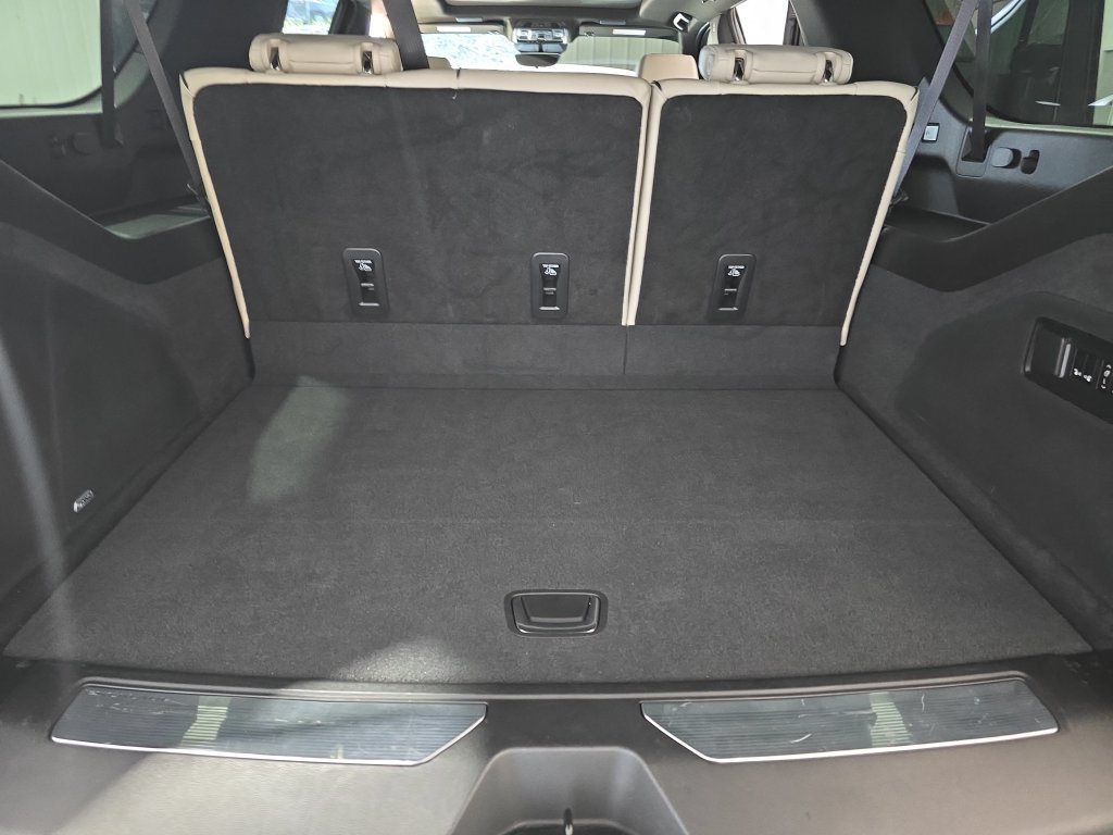 Used 2022 Cadillac Escalade ESV Sport AWD/4WD image 10