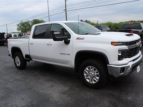 Used 2024 Chevrolet Silverado 2500 LT AWD/4WD image 8