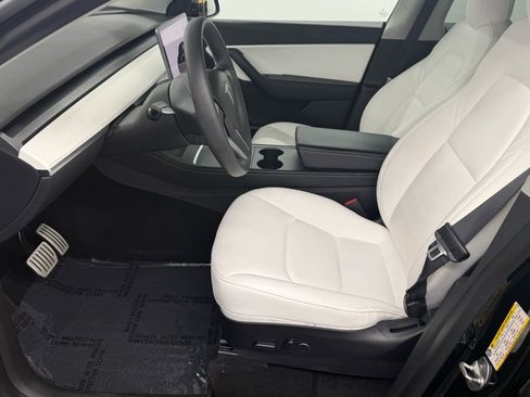 Used 2022 Tesla Model Y Performance image 18