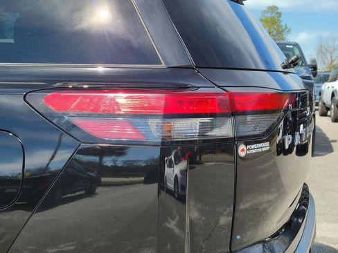 Used 2022 Nissan Pathfinder Platinum w/ Cargo Package image 11