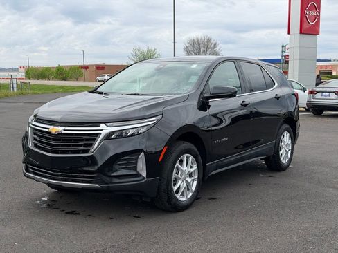Used 2024 Chevrolet Equinox LT image 2