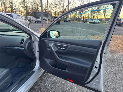 Used 2016 Nissan Altima 2.5 SL w/ 2.5 Technology Package image 17