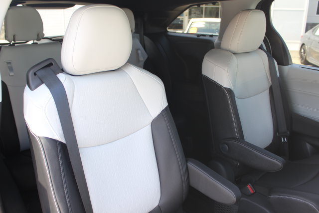 Certified 2026 Toyota Sienna XSE FWD image 28