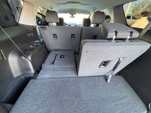 Certified 2023 GMC Acadia SLE w/ Driver Convenience Package image 11