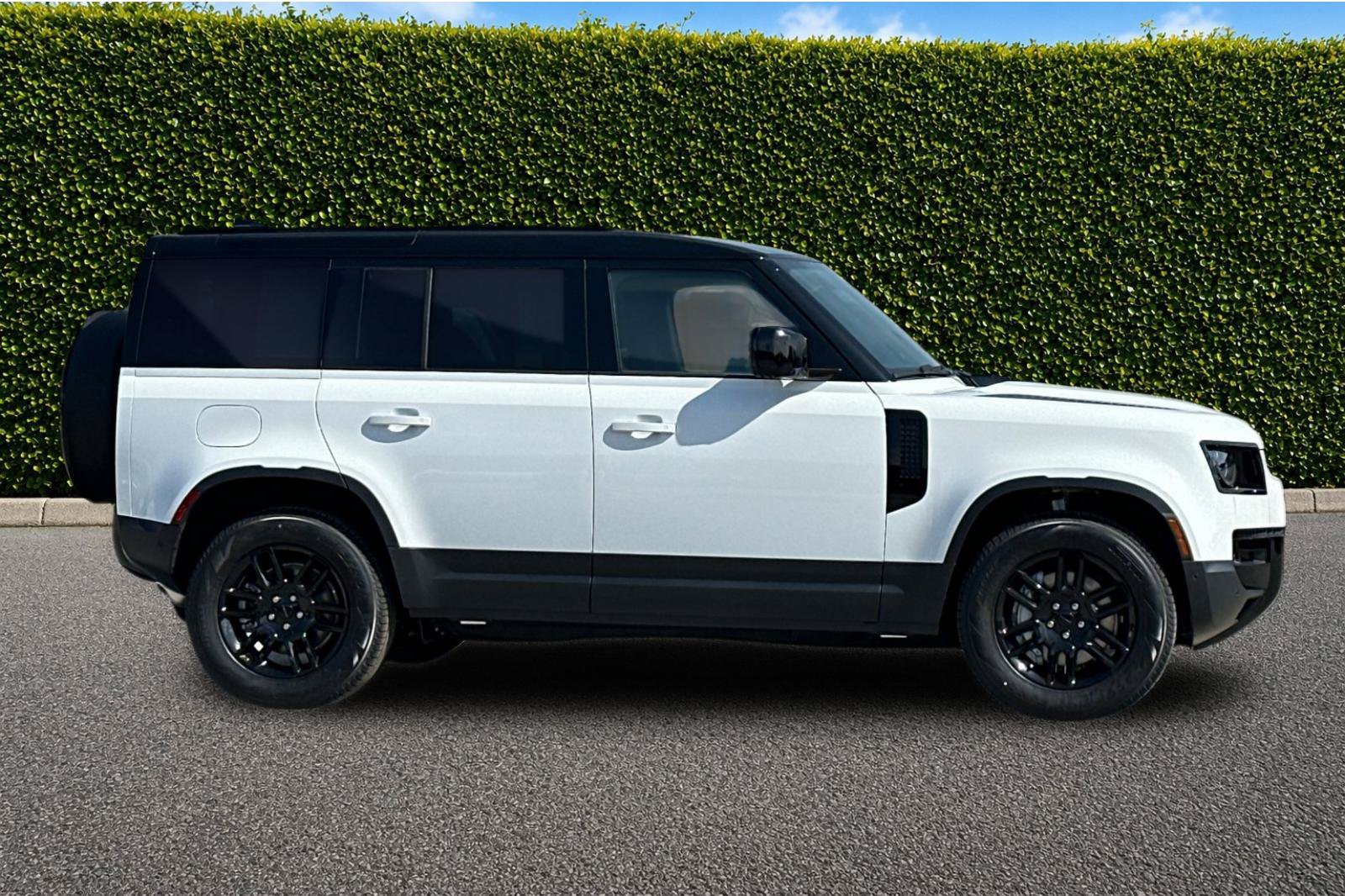 New 2026 Land Rover Defender 110 S AWD/4WD image 7
