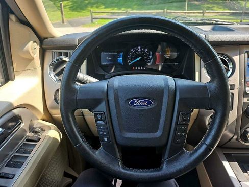 Used 2017 Ford Expedition XLT w/ Equipment Group 202A AWD/4WD image 14