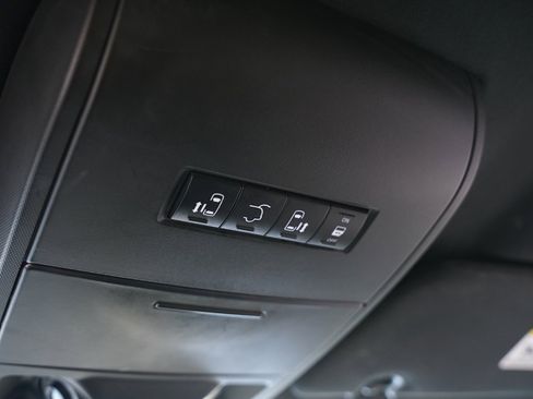 Used 2018 Dodge Grand Caravan GT image 18