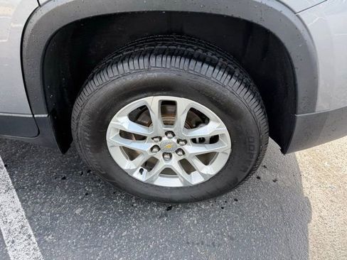 Used 2020 Chevrolet Traverse LS image 6