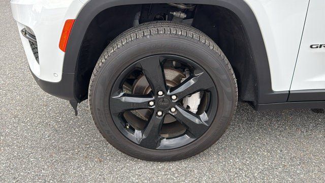 Certified 2024 Jeep Grand Cherokee Limited w/ Luxury Tech Group II AWD/4WD image 11