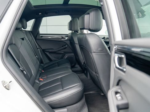 Certified 2025 Porsche Macan AWD/4WD image 24