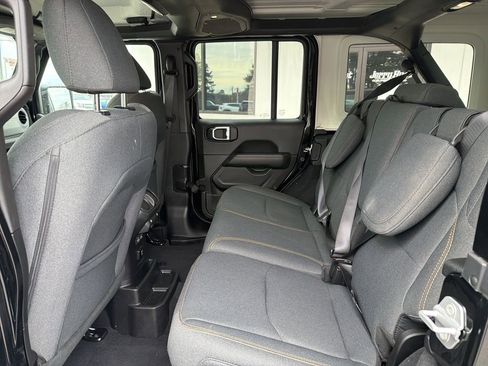 Used 2025 Jeep Wrangler Unlimited Sahara w/ Safety Group image 4