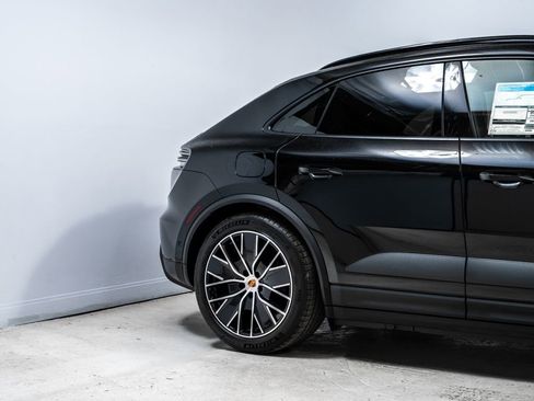 New 2026 Porsche Macan 4 Electric AWD/4WD image 11