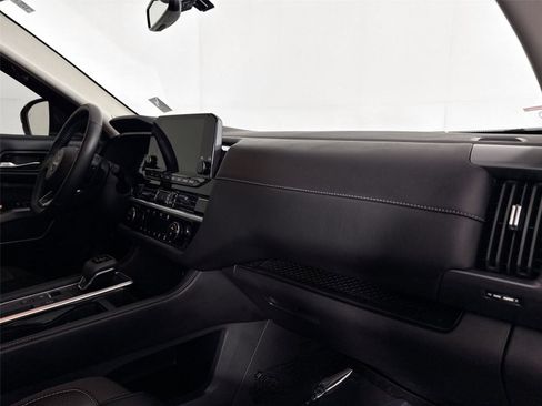Used 2025 Nissan Pathfinder SL w/ SL Premium Package FWD image 42