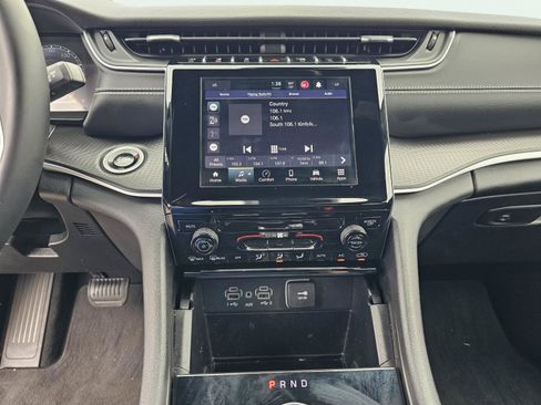 Used 2024 Jeep Grand Cherokee Laredo RWD image 25