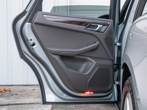 Used 2023 Porsche Macan image 35