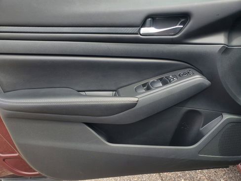 Used 2024 Nissan Altima 2.5 SV image 9