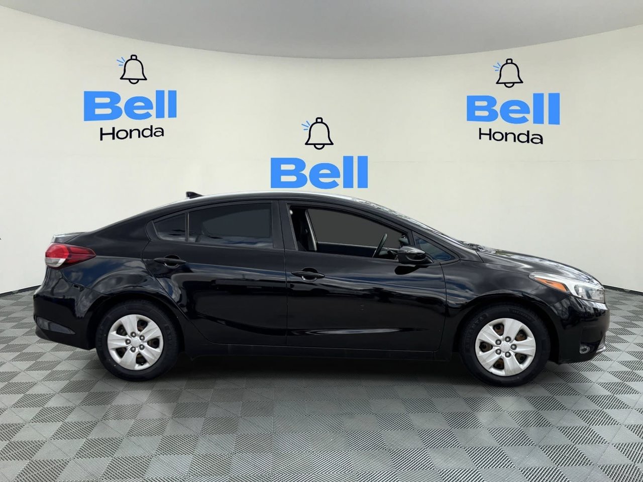 Used 2017 Kia Forte LX FWD image 5