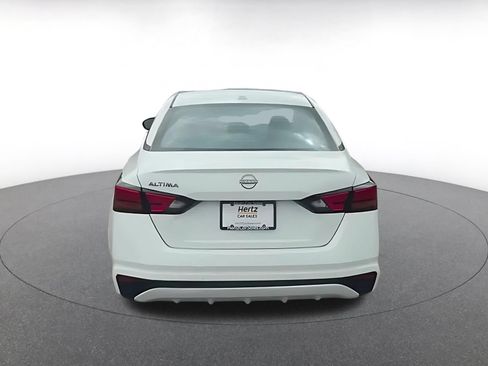 Used 2025 Nissan Altima 2.5 SV FWD image 11
