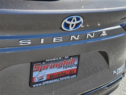 Certified 2023 Toyota Sienna Platinum image 37