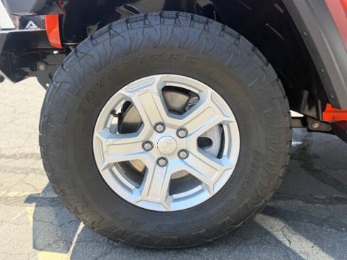 Used 2020 Jeep Wrangler Sport AWD/4WD image 10