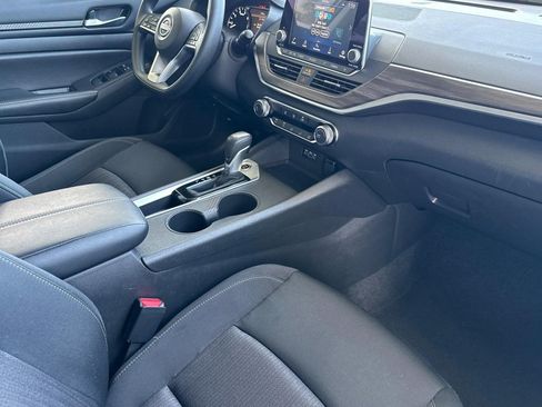 Used 2025 Nissan Altima 2.5 SV image 31