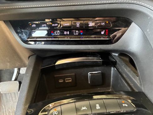 Used 2021 Buick Envision Essence w/ Sport Touring Package FWD image 12