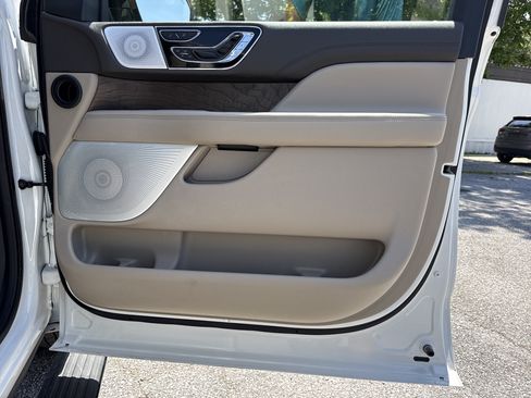 Used 2022 Lincoln Navigator Reserve RWD image 31