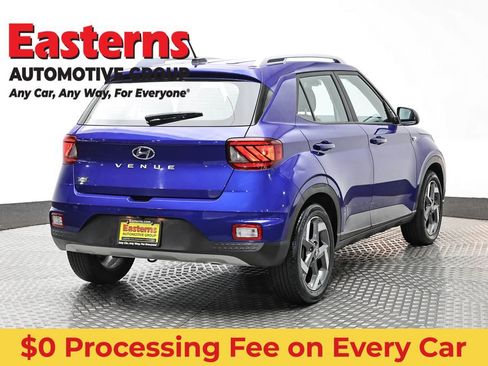 Used 2024 Hyundai Venue SEL FWD image 5