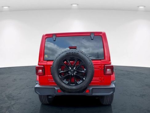 Used 2025 Jeep Wrangler Unlimited Sahara AWD/4WD image 14