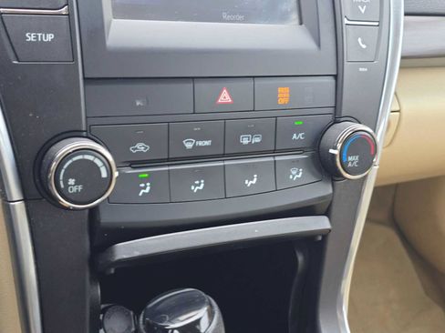 Used 2016 Toyota Camry LE FWD image 26