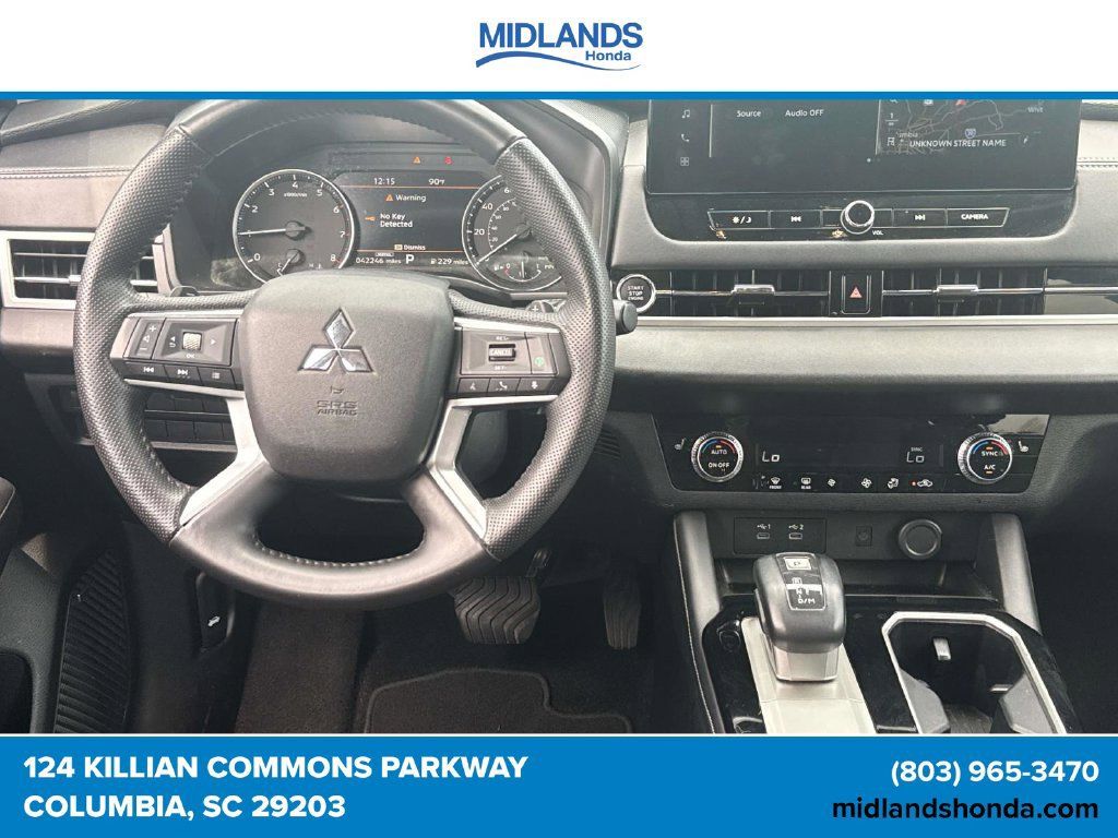 Used 2025 Mitsubishi Outlander SE FWD image 9