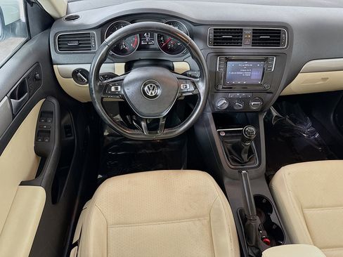 Used 2017 Volkswagen Jetta SE image 17