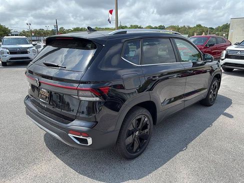 New 2026 Volkswagen Taos SE FWD image 5