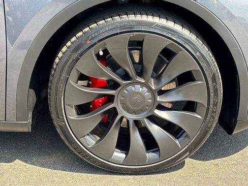 Used 2023 Tesla Model Y Performance image 33