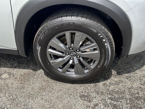 Used 2025 Nissan Pathfinder SV FWD image 33