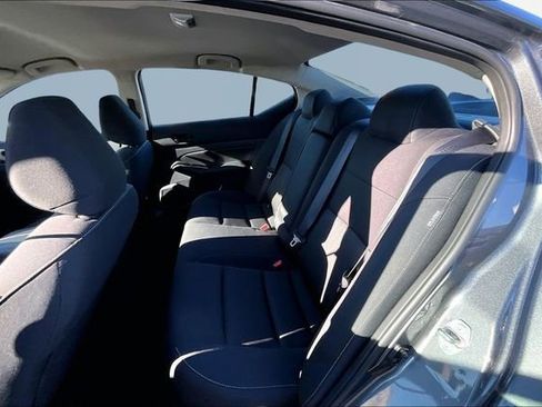 Used 2025 Nissan Altima 2.5 SV image 16