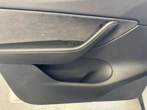 Used 2021 Tesla Model Y Long Range image 15