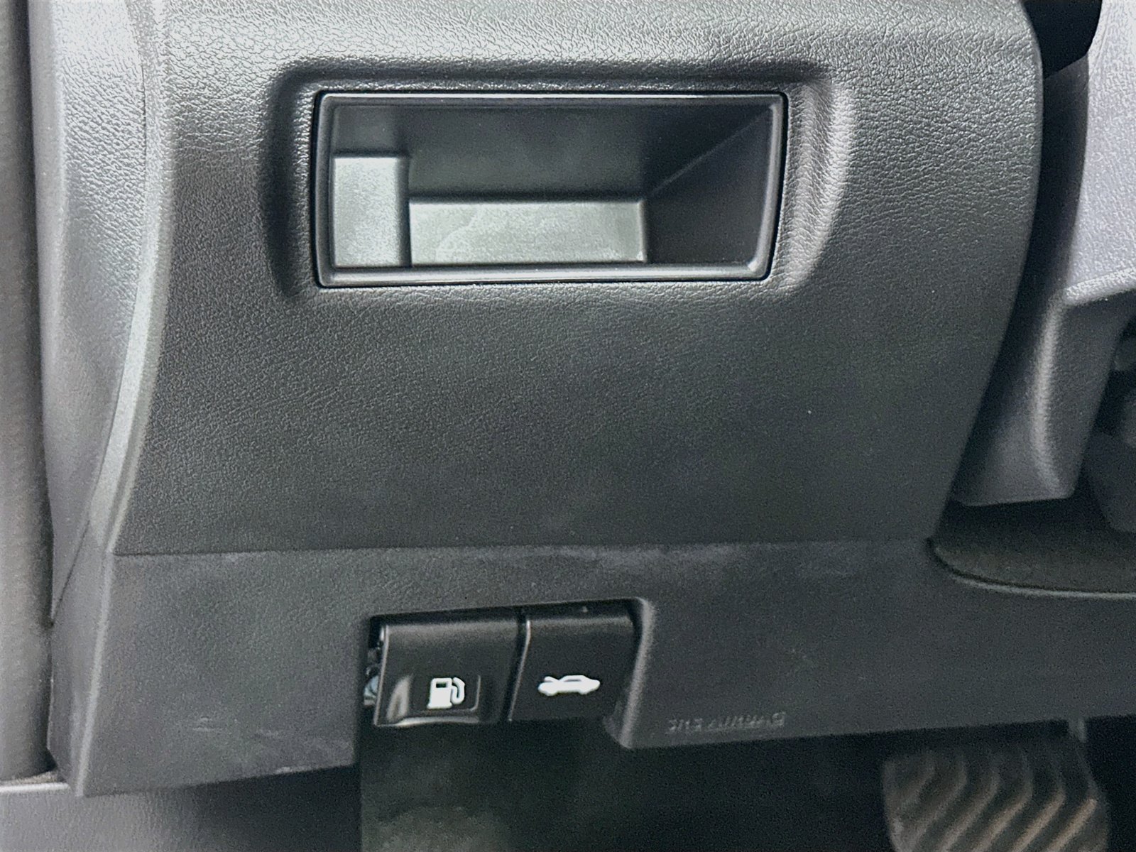 Used 2024 Nissan Versa SR FWD image 11