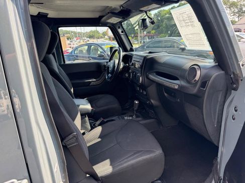 Used 2014 Jeep Wrangler Unlimited Sport w/ Quick Order Package 24S AWD/4WD image 18