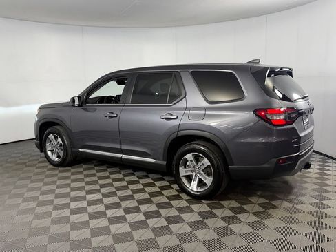 Used 2025 Honda Pilot EX-L image 8