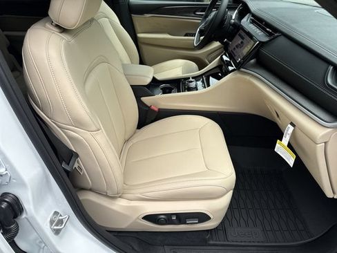 New 2026 Jeep Grand Cherokee L Limited AWD/4WD image 13