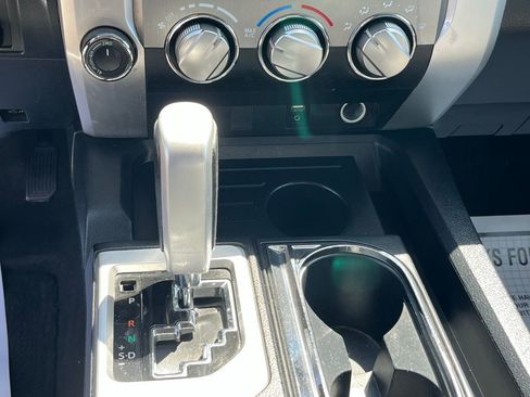 Used 2017 Toyota Tundra SR5 w/ SR5 Upgrade Package AWD/4WD image 14