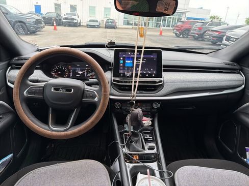 Used 2024 Jeep Compass Sport AWD/4WD image 5