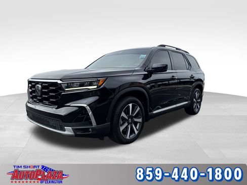 Used 2025 Honda Pilot Touring image 1