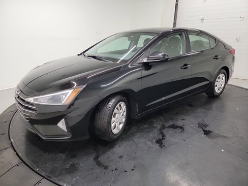 Used 2019 Hyundai Elantra SE image 3