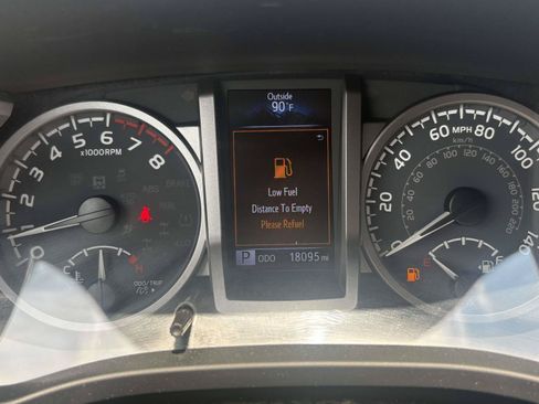 Used 2022 Toyota Tacoma SR5 RWD image 20